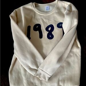 1989 Taylor swift sweatshirt